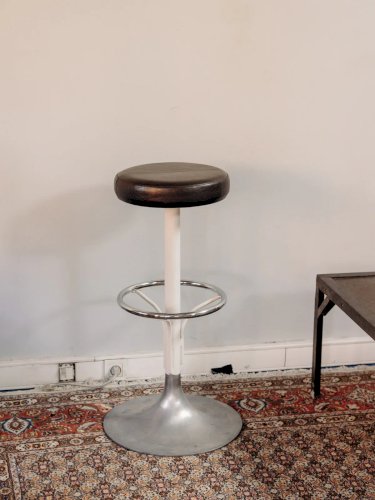 Pierre, le tabouret de bar en métal et skaï N°26