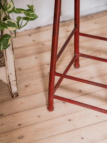 Pierre, le tabouret de bar industriel rouge N°10