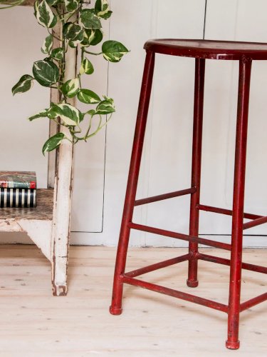 Pierre, le tabouret de bar industriel rouge N°10