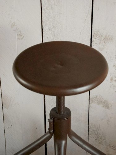 Pierre, le tabouret haut en acier N°32