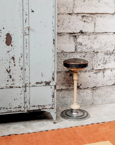 Pierre, le tabouret haut en cuir N°11