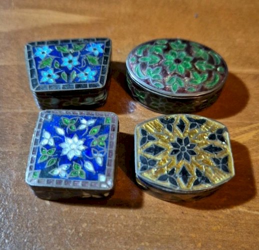 Pill Box / Boîte à Pilules Laiton Doré Couvercle Or Fin Damasquiné de Tolede