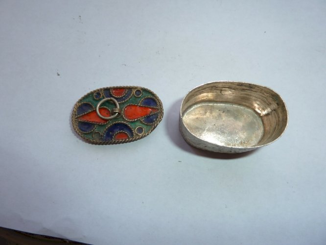 Pill Box / Boîte à Pilules Laiton Doré Couvercle Or Fin Damasquiné de Tolede