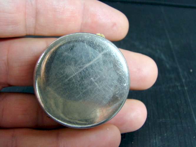 Pill Box / Boîte à Pilules Laiton Doré Couvercle Or Fin Damasquiné de Tolede