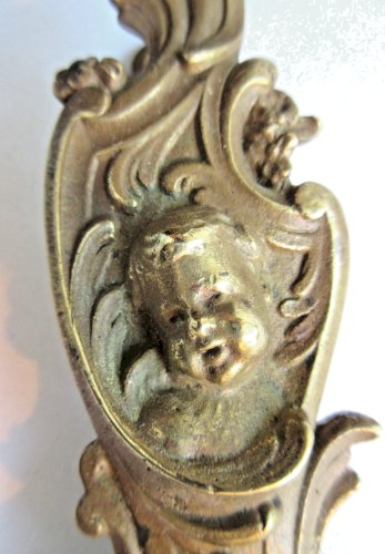 Pince à billets Napoléon III ou à courrier en bronze, Louis XV: angelot, acanthe
