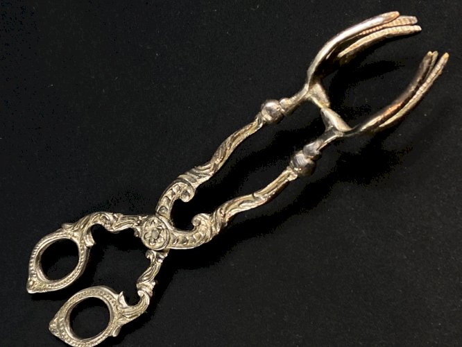 Pince à glaçons en métal de style Louis XV