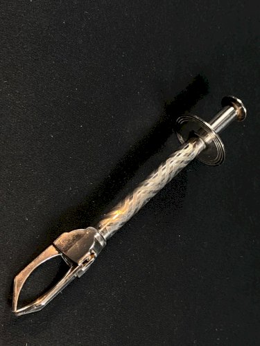 Pince à glaçons et / ou à sucre métal argenté à décor guilloché, système "crabe"