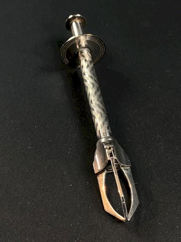 Pince à glaçons et / ou à sucre métal argenté à décor guilloché, système "crabe"