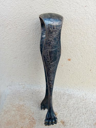 Pince à sucre ancienne, à griffes et décor végétal 
