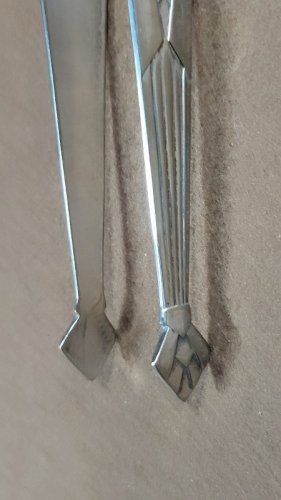 PINCE A SUCRE ART DECO EN METAL ARGENTE