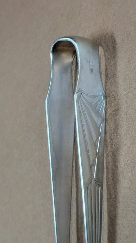 PINCE A SUCRE ART DECO EN METAL ARGENTE