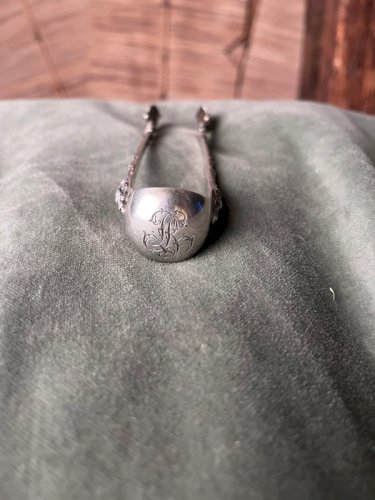 Pince à sucre en argent massif XIXe