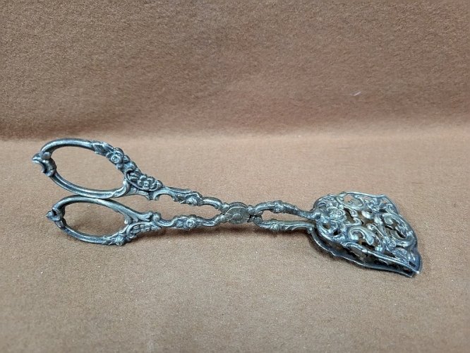 PINCE A SUCRE OU PINCE A GLACONS EN METAL ARGENTE