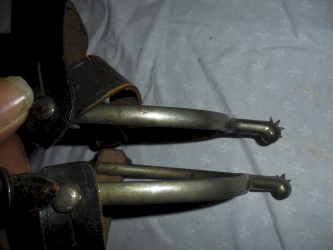 paire d eperons et leur sangles  francais d officier de 1 guerre 