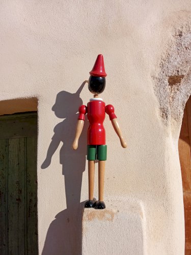 Pinocchio en bois fabrication Tonna Italy
