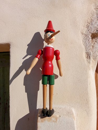 Pinocchio en bois fabrication Tonna Italy