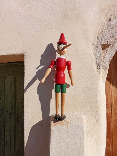 Pinocchio en bois fabrication Tonna Italy