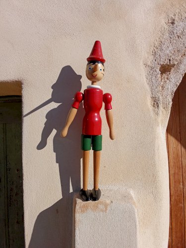 Pinocchio en bois fabrication Tonna Italy