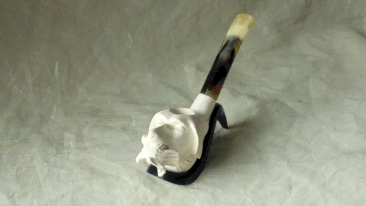 SEA FOAM PIPE AND HUNTING DOG HEAD CARVED HORN
