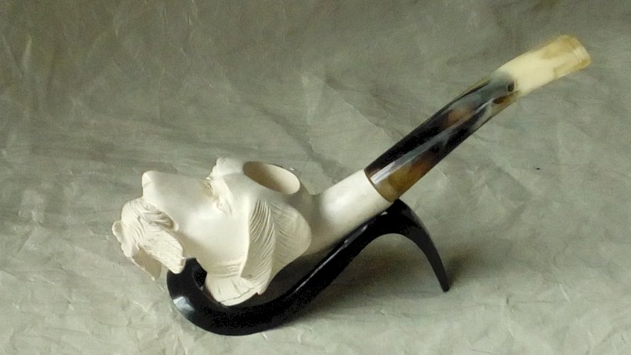 PIPE ECUME DE MER ET CORNE TETE DE CHIEN DE CHASSE SCULPTÉ **