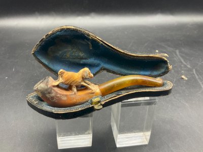 pipe fume cigarette en écume de mer sculptée     "chien "