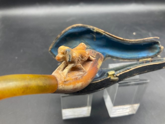pipe fume cigarette en écume de mer sculptée     "chien "