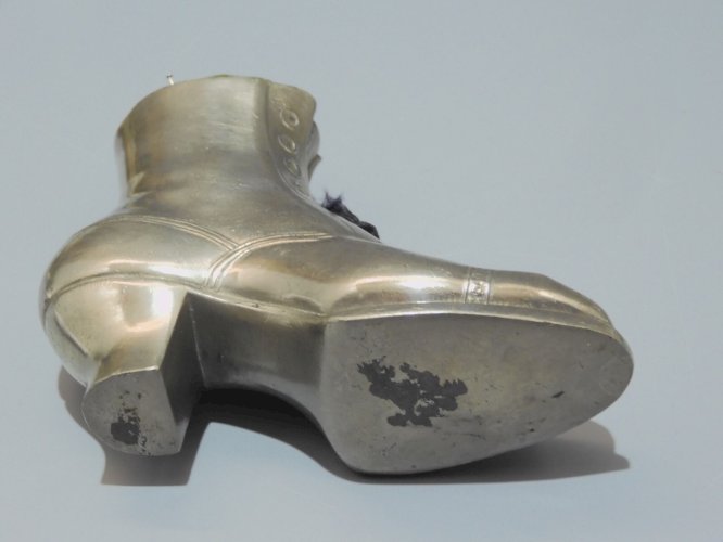 - PIQUE AIGUILLES COUTURIERE CHAUSSURE BOTTINE Métal chromé Collection   D