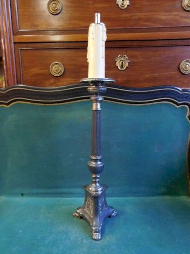 PIQUE CIERGE MONTE EN LAMPE BOUGEOIR EN METAL ARGENTE RELIGIEUX N°4