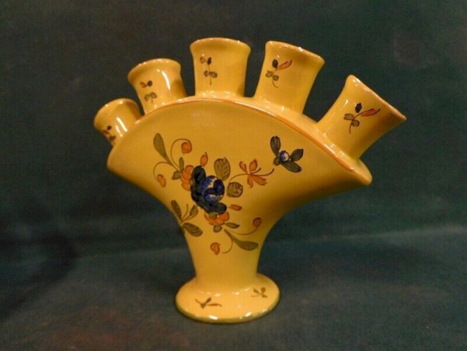 PIQUE FLEURS EN FAIENCE DE VIEUX MONTPELLIER