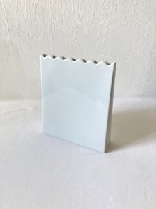 Pique-fleurs / vase soliflore Serax à 7 ouvertures – céramique blanche