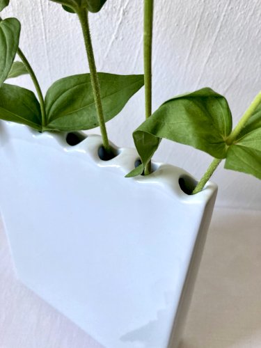Pique-fleurs / vase soliflore Serax à 7 ouvertures – céramique blanche