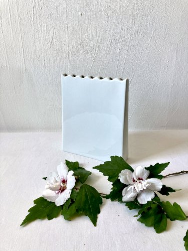 Pique-fleurs / vase soliflore Serax à 7 ouvertures – céramique blanche