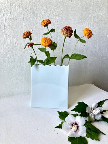 Pique-fleurs / vase soliflore Serax à 7 ouvertures – céramique blanche