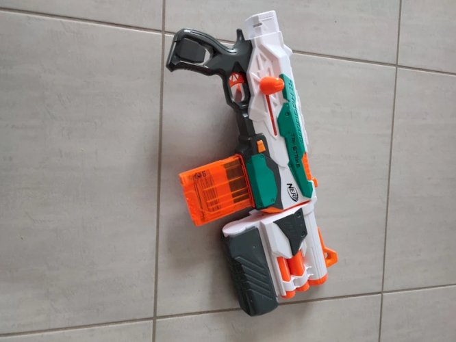 Pistolet nerf tri strike mooulug en bon état