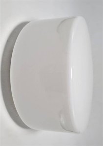Plafonnier en opaline blanche. Luminaire de forme ronde, en verre blanc, ut
