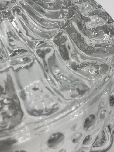 Plafonnier en verre moulé avec relief toupie