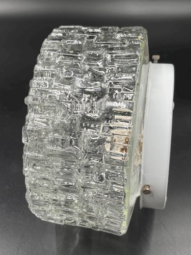 Plafonnier en verre moulé avec relief