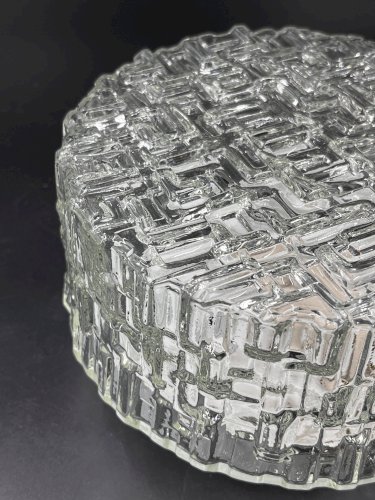 Plafonnier en verre moulé avec relief