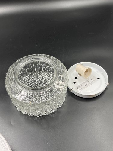 Plafonnier en verre moulé avec relief