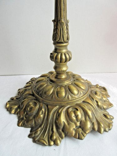 Plafonnier Napoléon III, cache bélière en laiton doré repoussé, pour globe