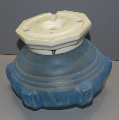 -PLAFONNIER VERRE BLEU SUPPORT PORCELAINE DE LIMOGES BLANC LUSTRE VINTAGE    D