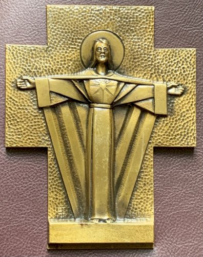 Plaque bas relief bronze doré Christ roi signé Maria Caullet Nantard art déco