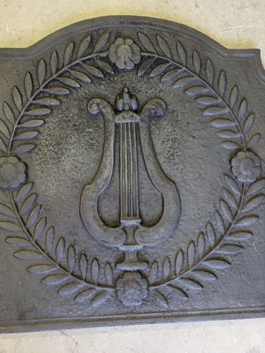 PLAQUE DE CHEMINEE ANCIENNE DECOR LYRE N6