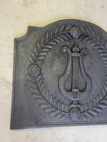 PLAQUE DE CHEMINEE ANCIENNE DECOR LYRE N6