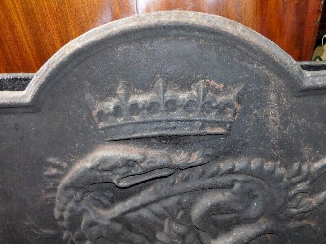 PLAQUE DE CHEMINEE ANCIENNE DRAGON AVEC UNE COURONNE N°1