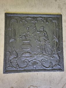 FIREPLACE PLATE WITH 19TH CENTURY CHARACTER N3