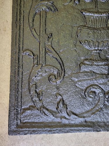 PLAQUE DE CHEMINEE AVEC PERSONNAGE DU XIX ème SIECLE N3