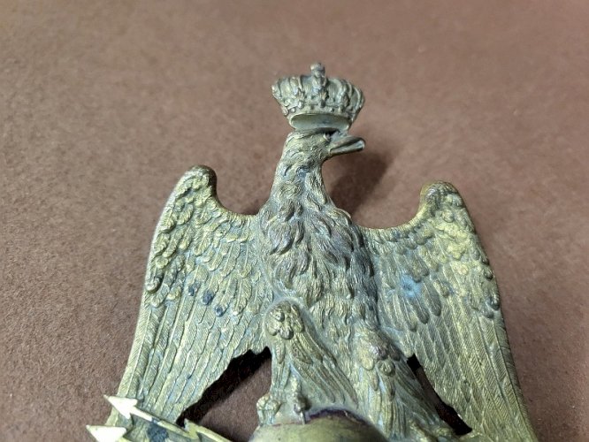 PLAQUE DE SHAKO AIGLE COURONNE