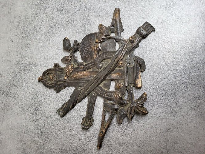 PLAQUE DECORATIVE EN REGULE ANCIENNE