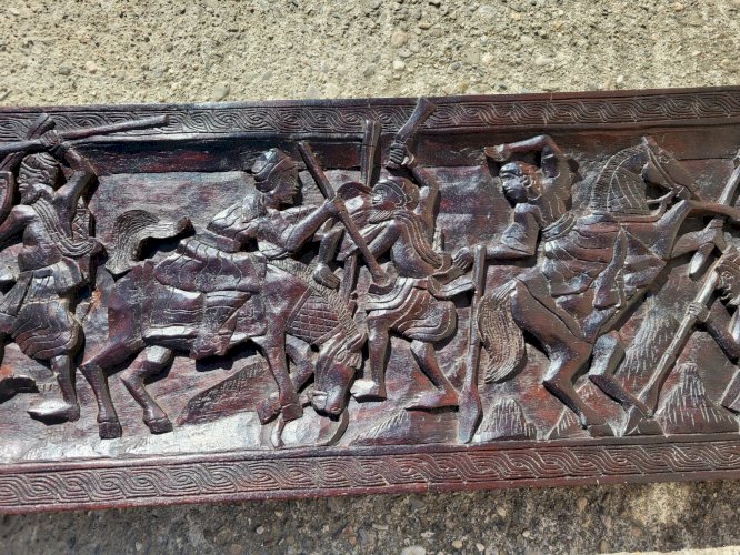 PLAQUE EN BOIS SCULPTEE TRAVAIL AFRICAIN N° 1